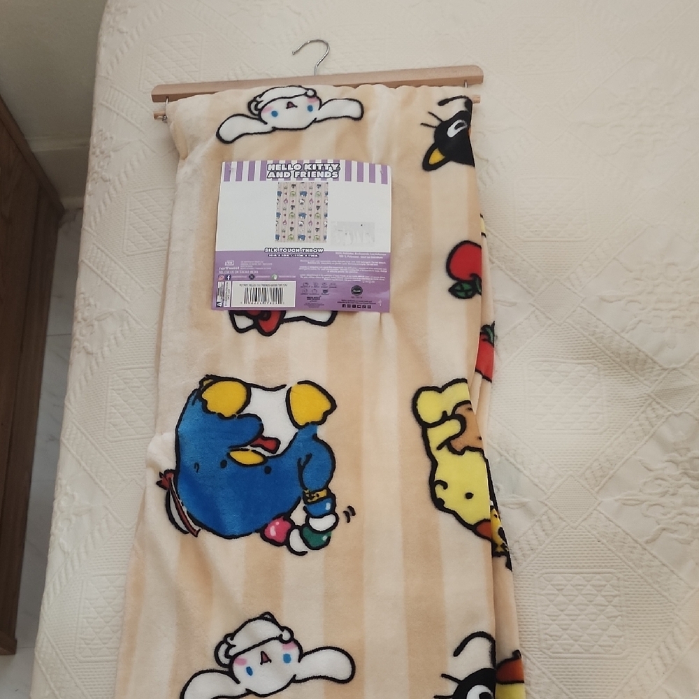 HELLO KITTY & FRIENDS Blanket